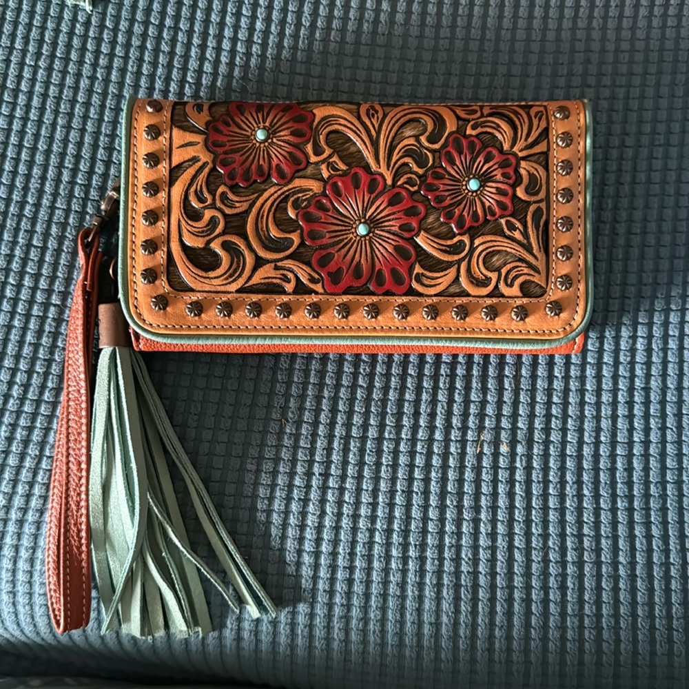 Ariat wristlet wallet